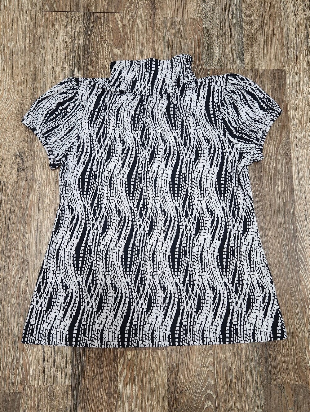 New Directions Black and White Short Sleeve Mock Neck Top Size Large